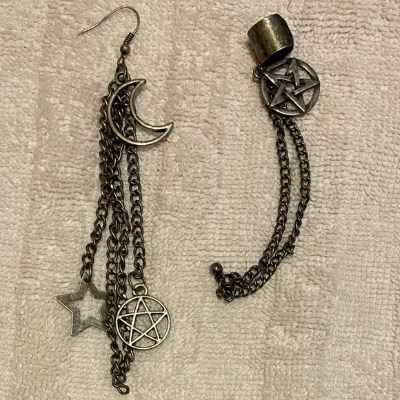 Gothic dangly earrings mismatch with cuff - Picture 1 of 4